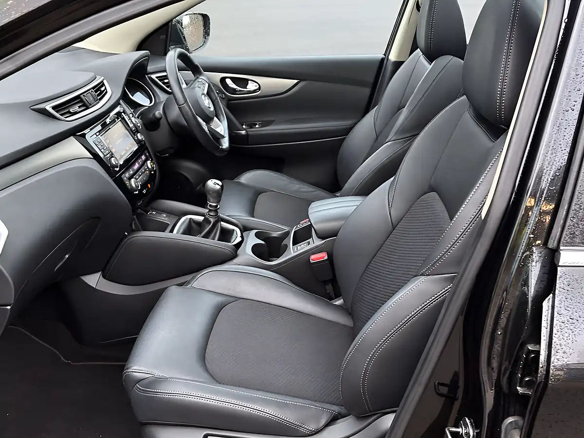 Used 2018 Nissan Qashqai Tekna Black - Interior and Exterior details 6