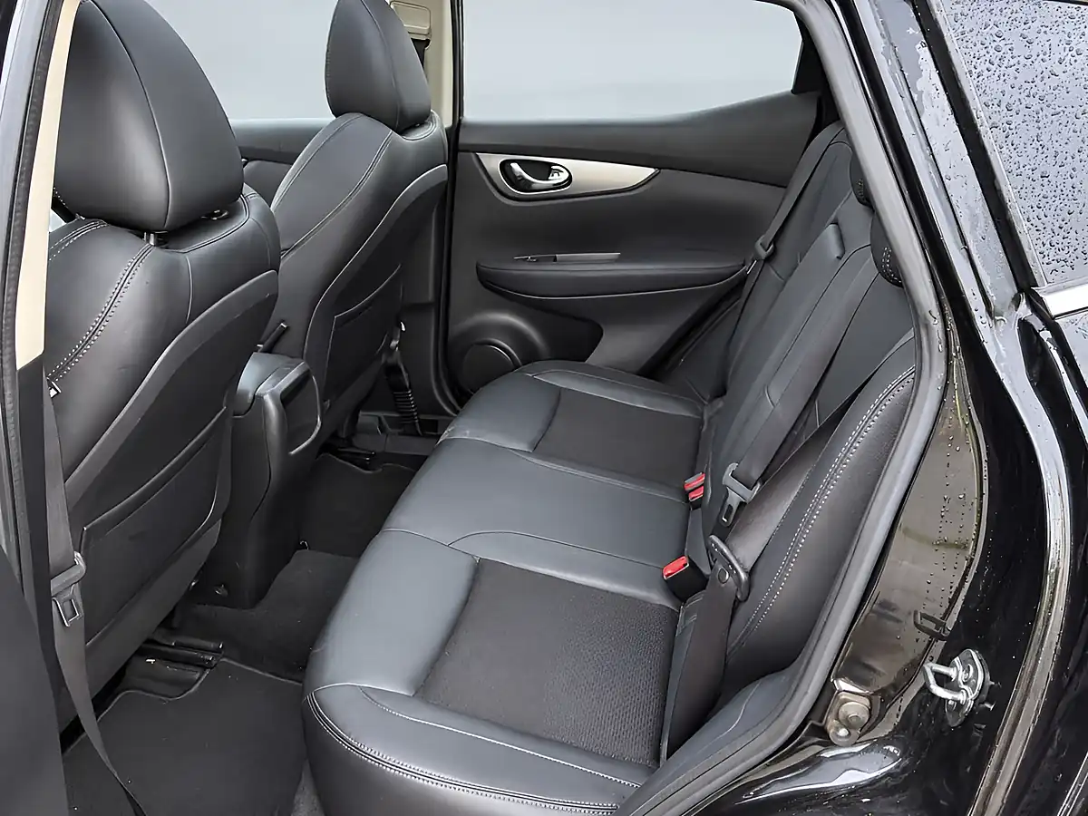 Used 2018 Nissan Qashqai Tekna Black - Interior and Exterior details 7