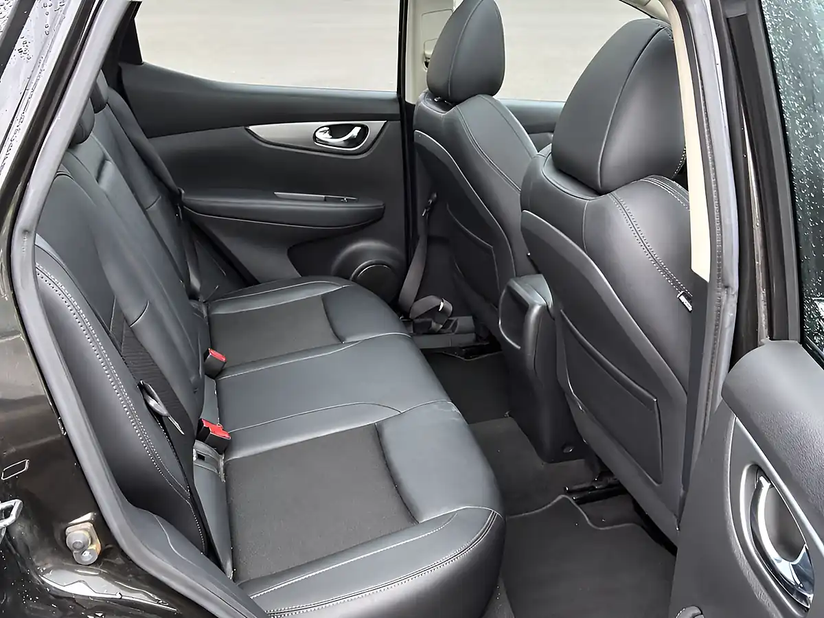Used 2018 Nissan Qashqai Tekna Black - Interior and Exterior details 8