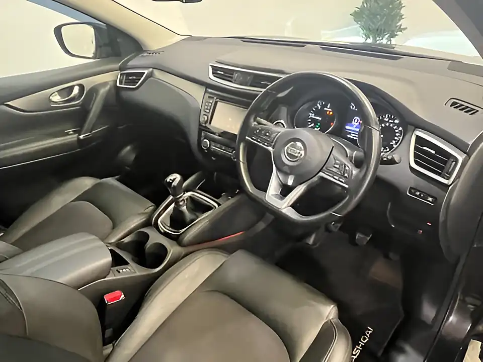 Used 2018 Nissan Qashqai Tekna Black - Interior and Exterior details 3