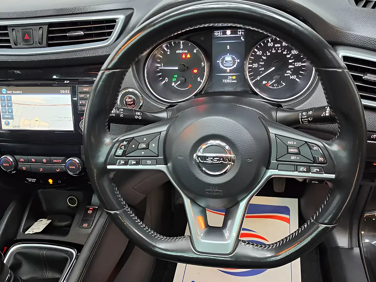 Used 2018 Nissan Qashqai Tekna Black - Interior and Exterior details 11