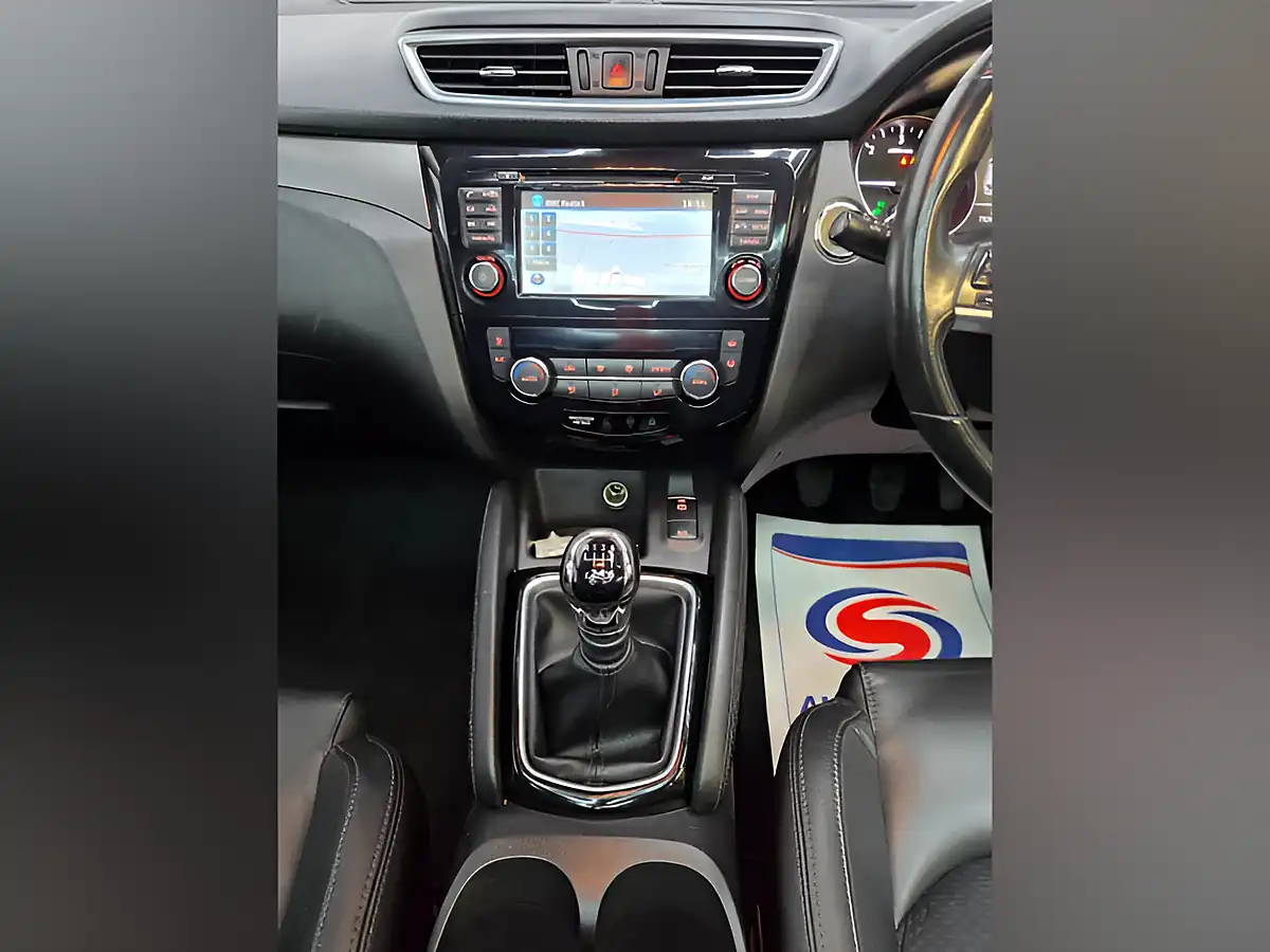 Used 2018 Nissan Qashqai Tekna Black - Interior and Exterior details 13