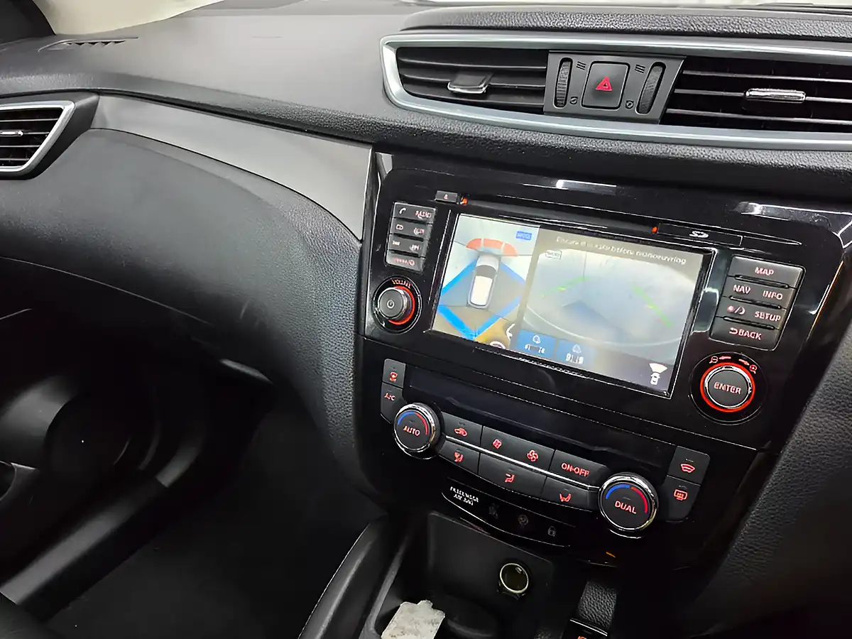 Used 2018 Nissan Qashqai Tekna Black - Interior and Exterior details 17
