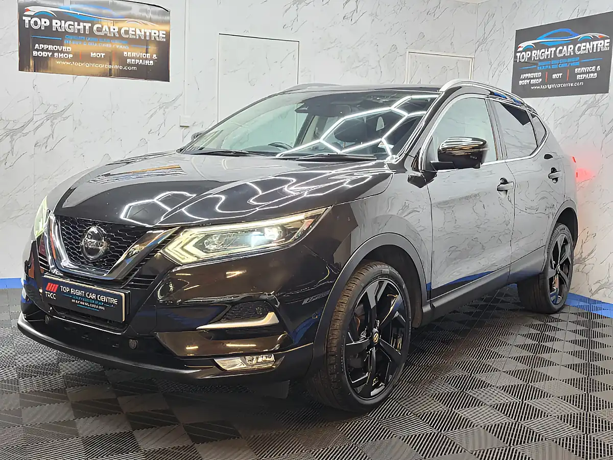 Used 2018 Nissan Qashqai Tekna Black - Interior and Exterior details 4