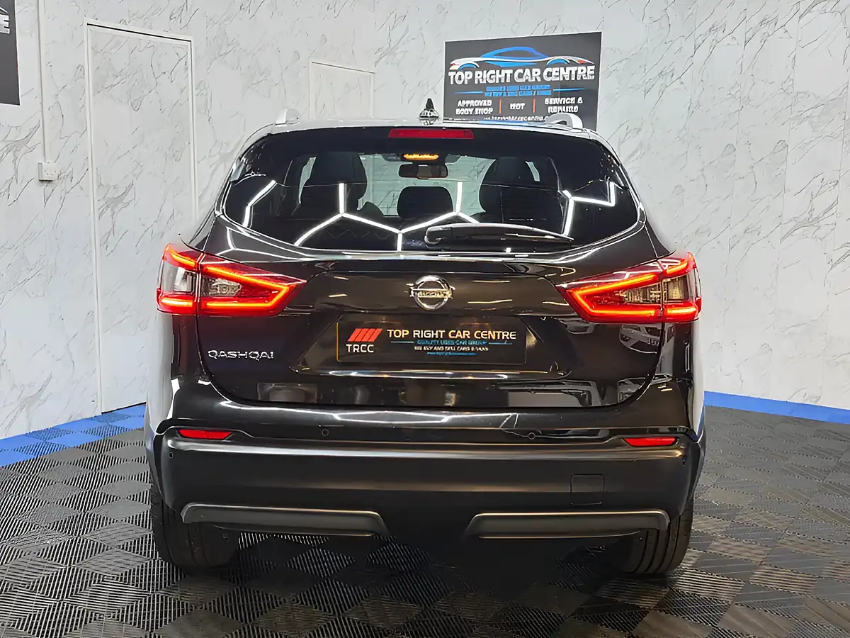 Used 2018 Nissan Qashqai Tekna Black - Interior and Exterior details 5
