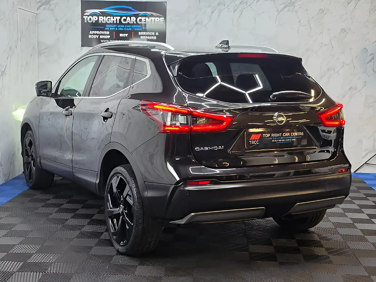Used 2018 Nissan Qashqai Tekna Black - Interior and Exterior details 6