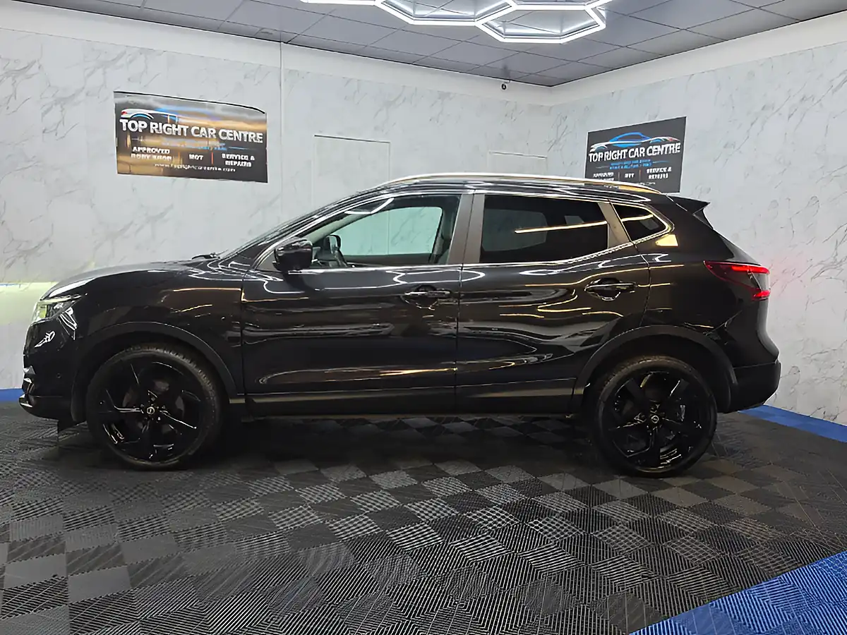 Used 2018 Nissan Qashqai Tekna Black - Interior and Exterior details 7