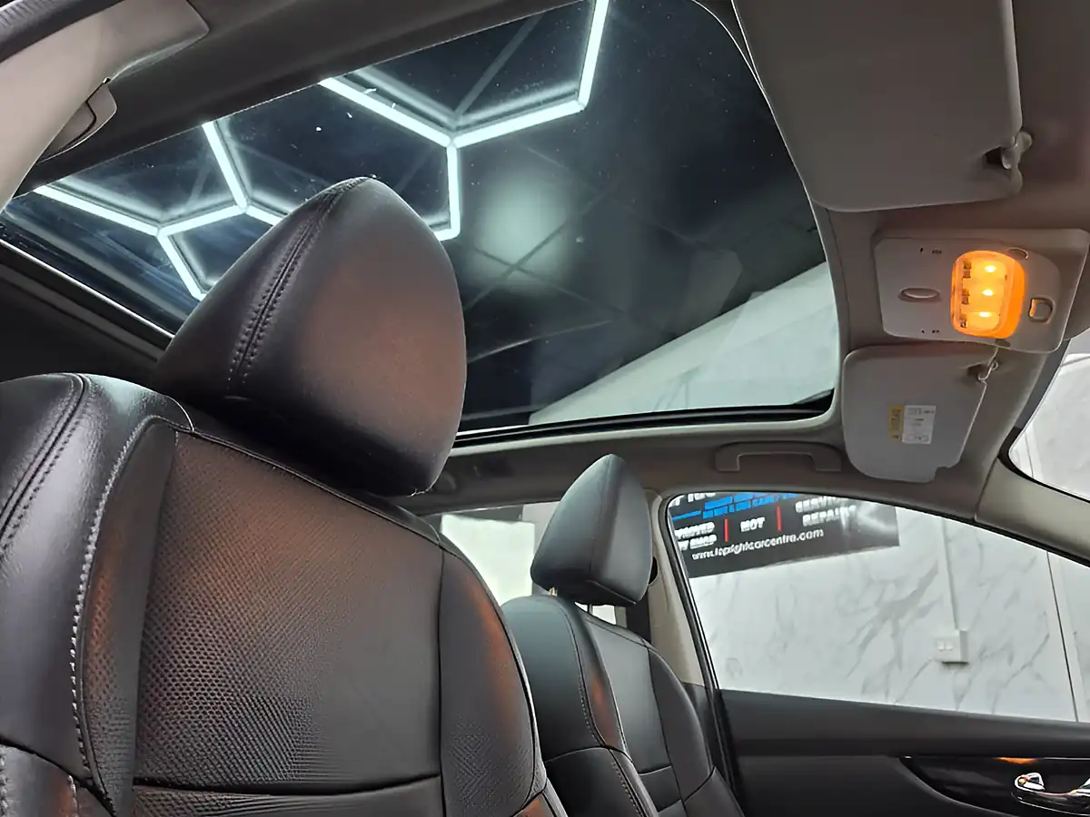 Used 2018 Nissan Qashqai Tekna Black - Interior and Exterior details 10