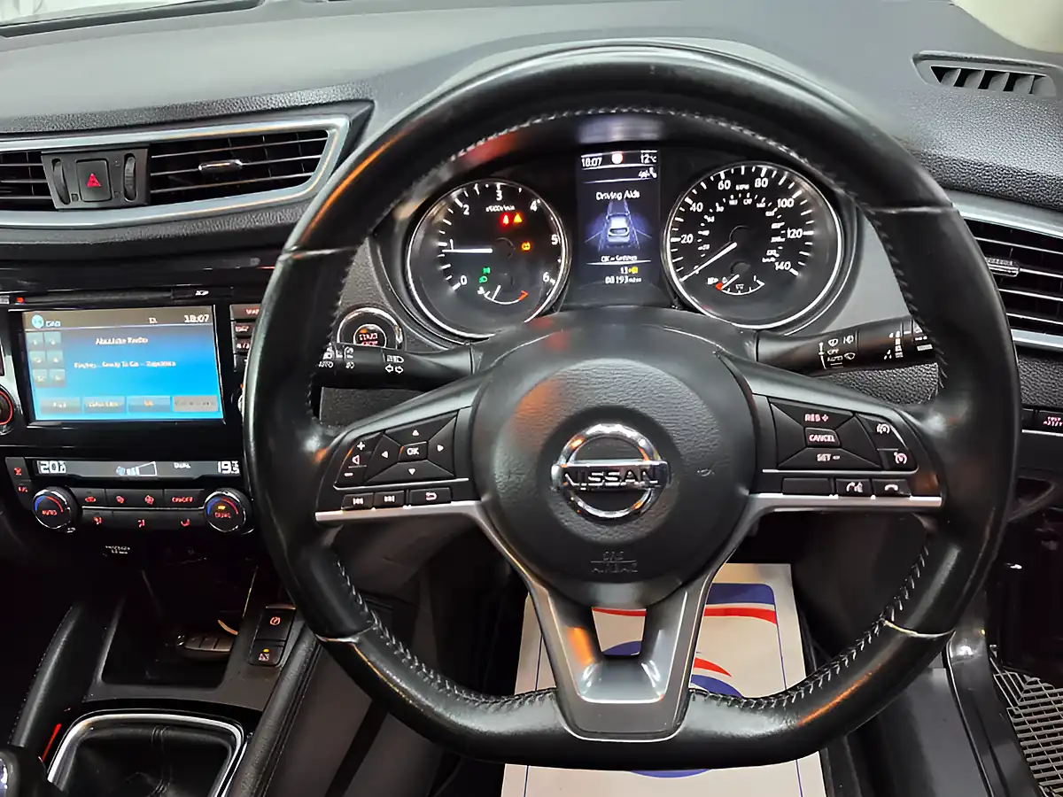 Used 2018 Nissan Qashqai Tekna Black - Interior and Exterior details 11
