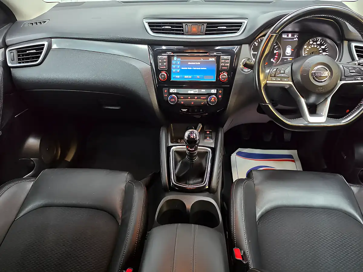 Used 2018 Nissan Qashqai Tekna Black - Interior and Exterior details 12