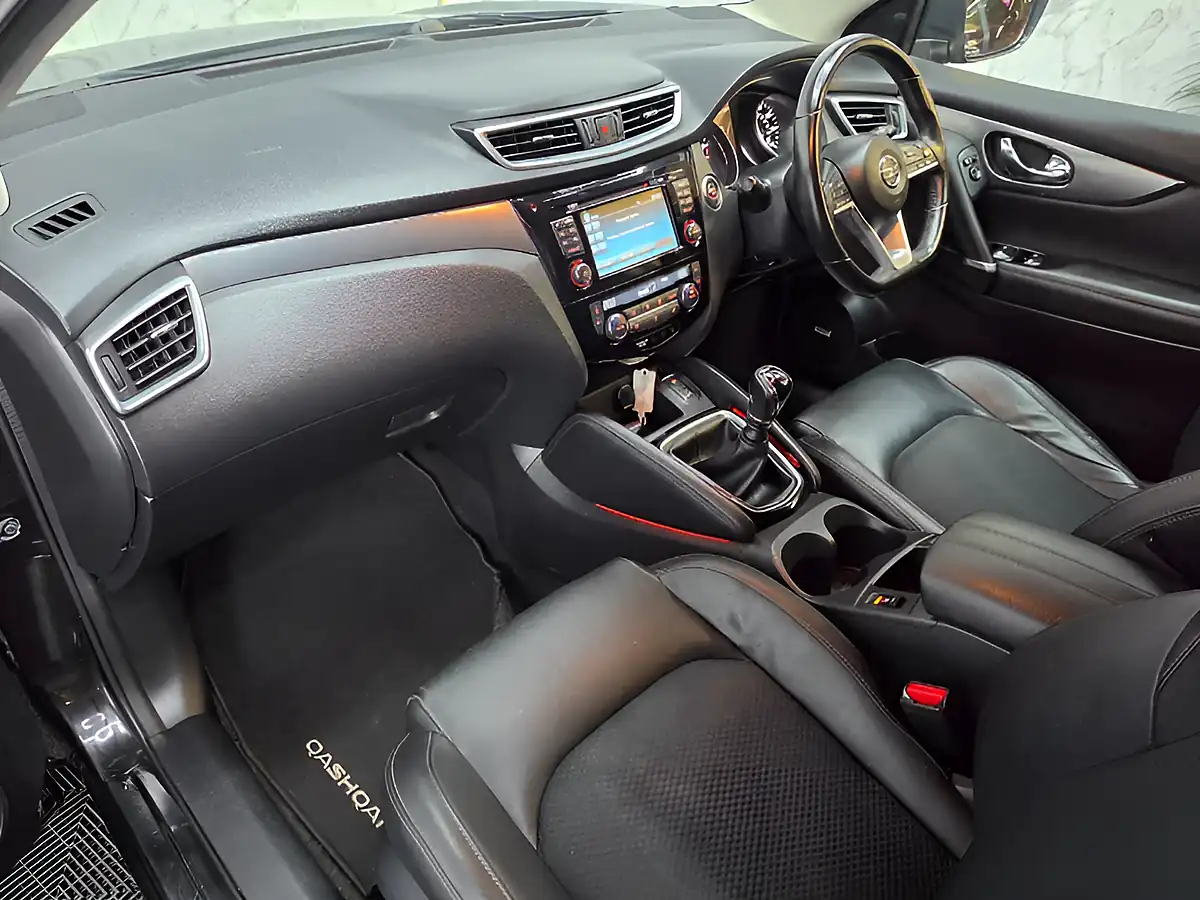 Used 2018 Nissan Qashqai Tekna Black - Interior and Exterior details 14