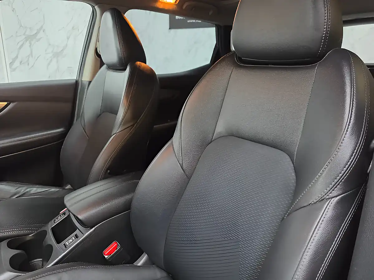 Used 2018 Nissan Qashqai Tekna Black - Interior and Exterior details 15