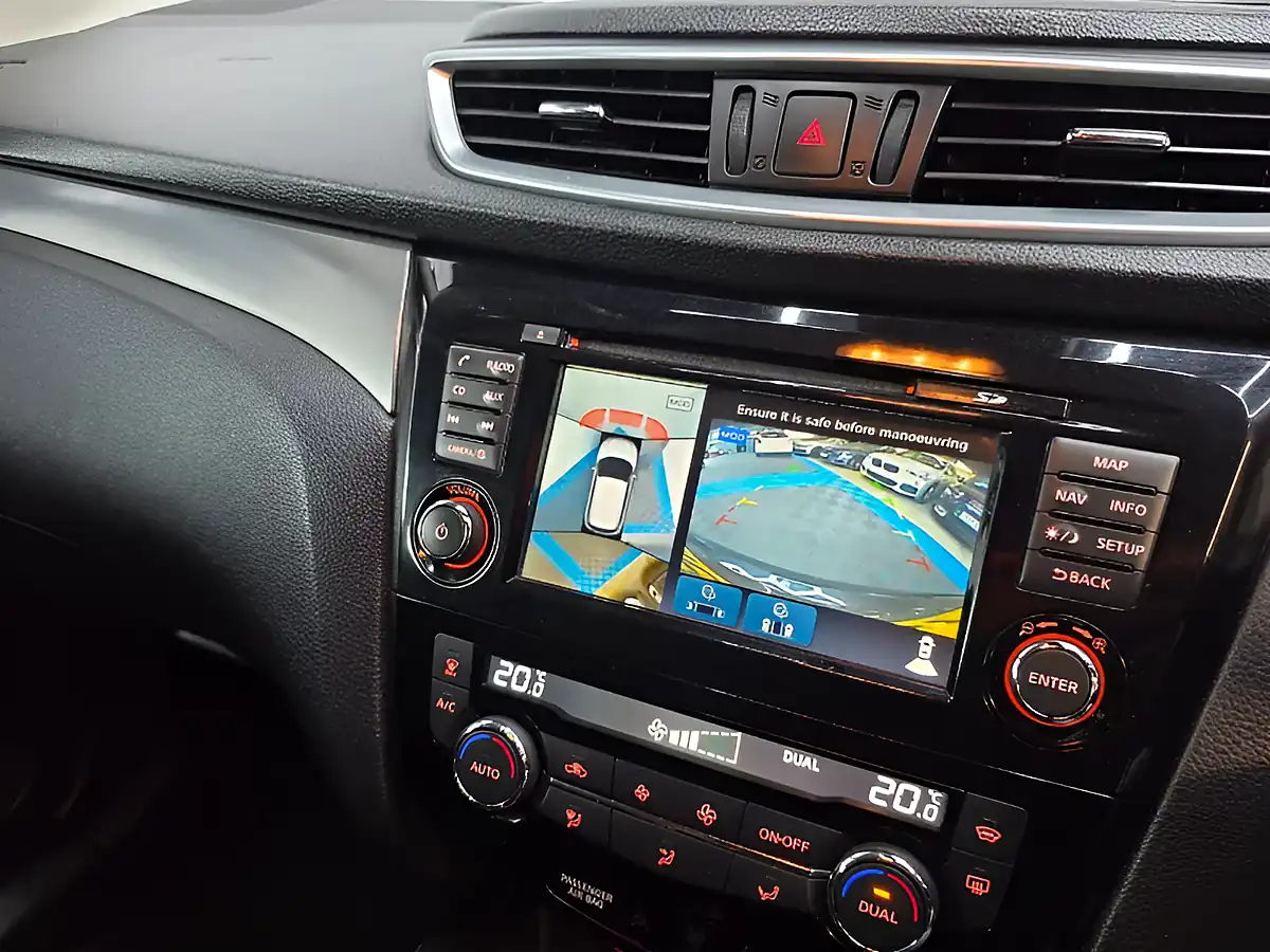 Used 2018 Nissan Qashqai Tekna Black - Interior and Exterior details 17