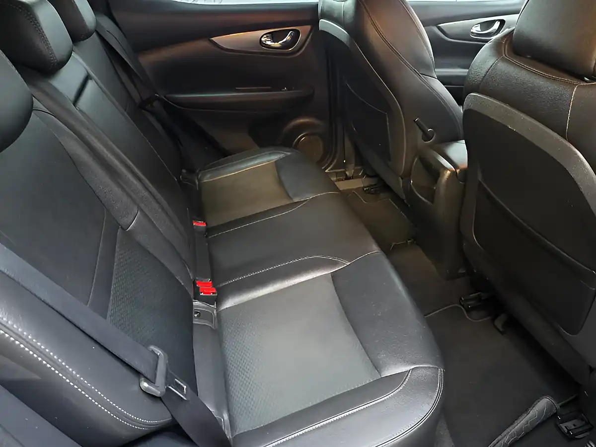 Used 2018 Nissan Qashqai Tekna Black - Interior and Exterior details 18