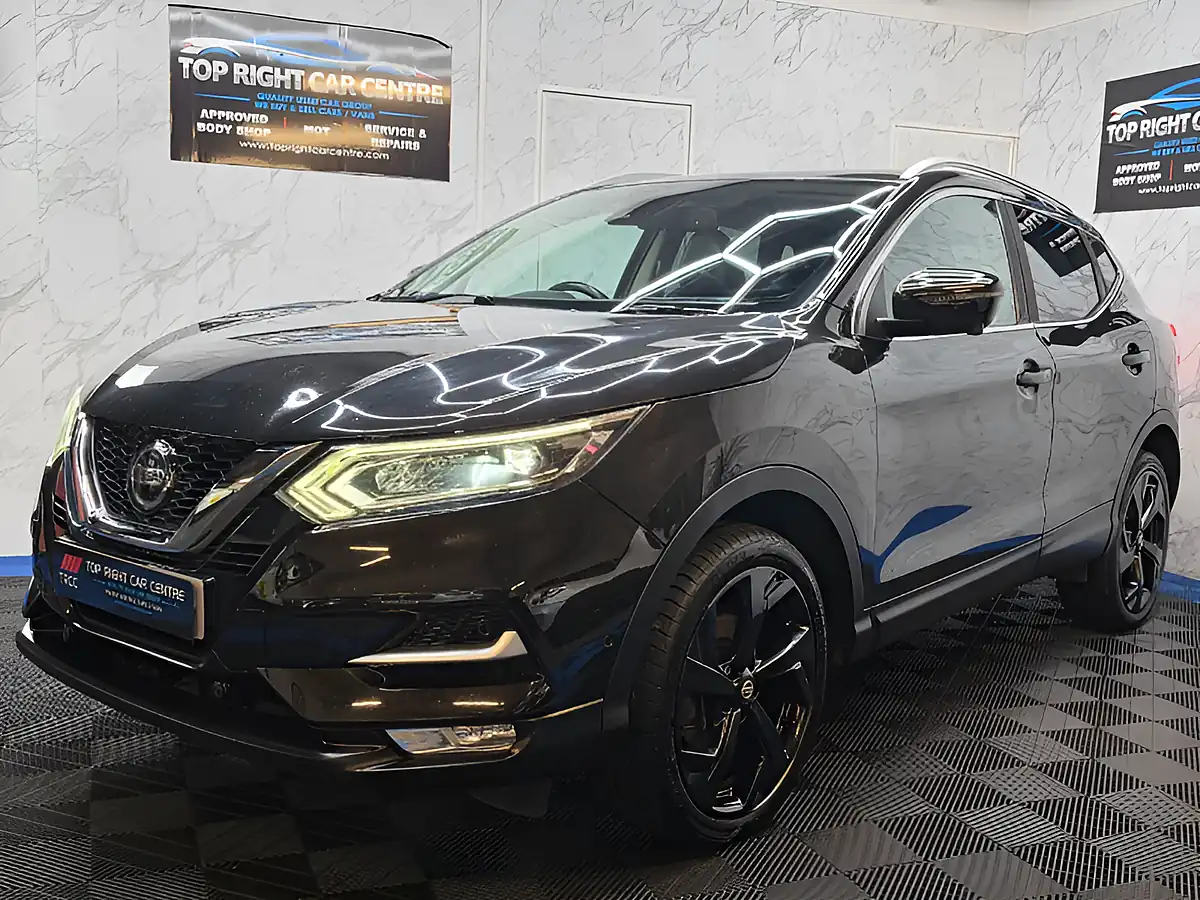 Used 2018 Nissan Qashqai Tekna Black - Interior and Exterior details 4