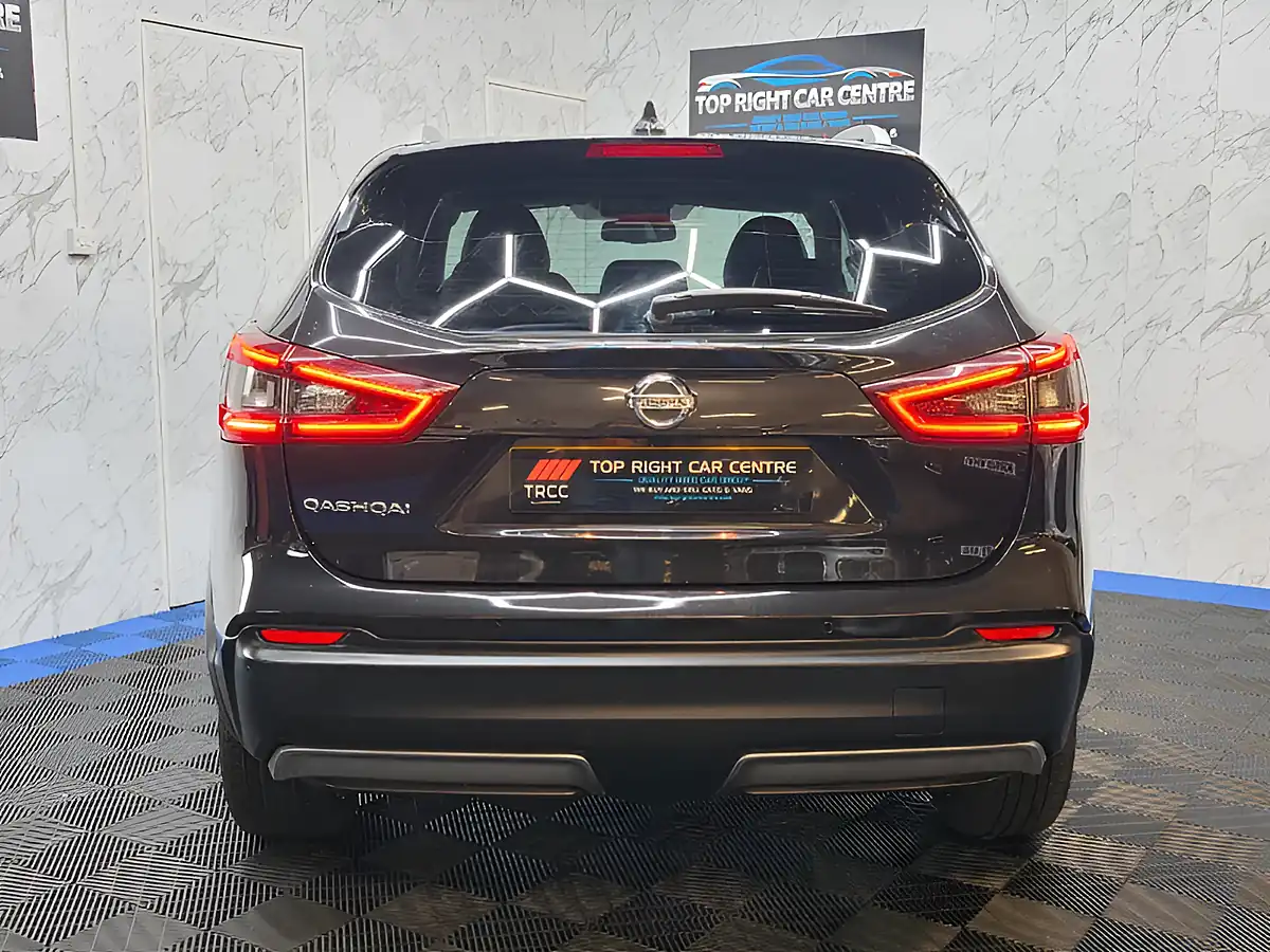 Used 2018 Nissan Qashqai Tekna Black - Interior and Exterior details 5