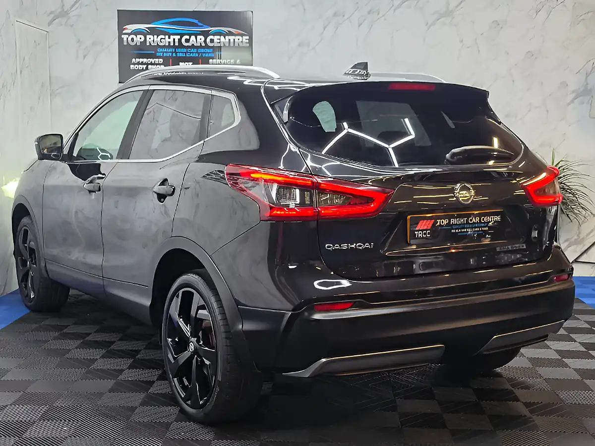 Used 2018 Nissan Qashqai Tekna Black - Interior and Exterior details 6