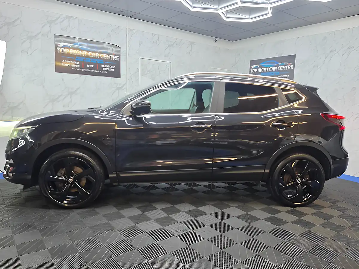 Used 2018 Nissan Qashqai Tekna Black - Interior and Exterior details 7