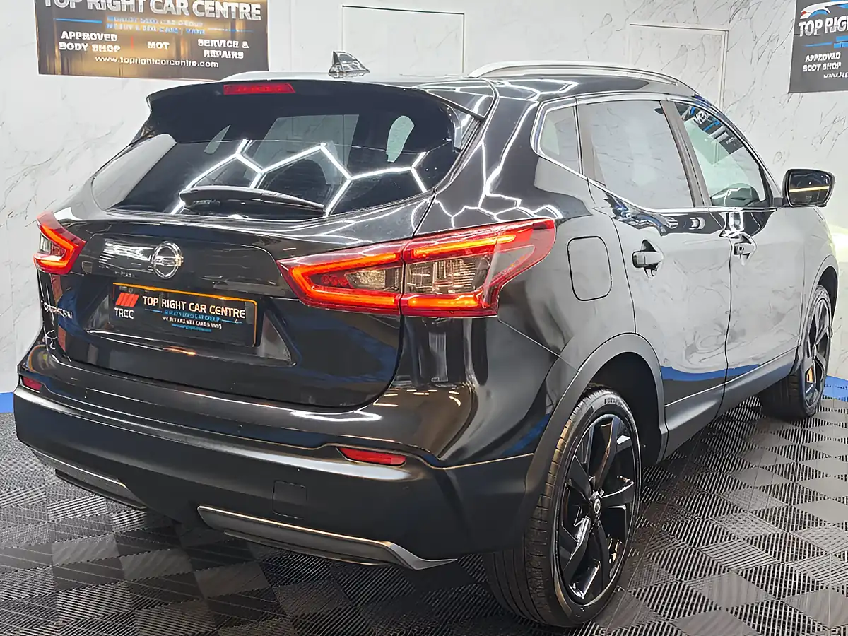 Used 2018 Nissan Qashqai Tekna Black - Interior and Exterior details 8