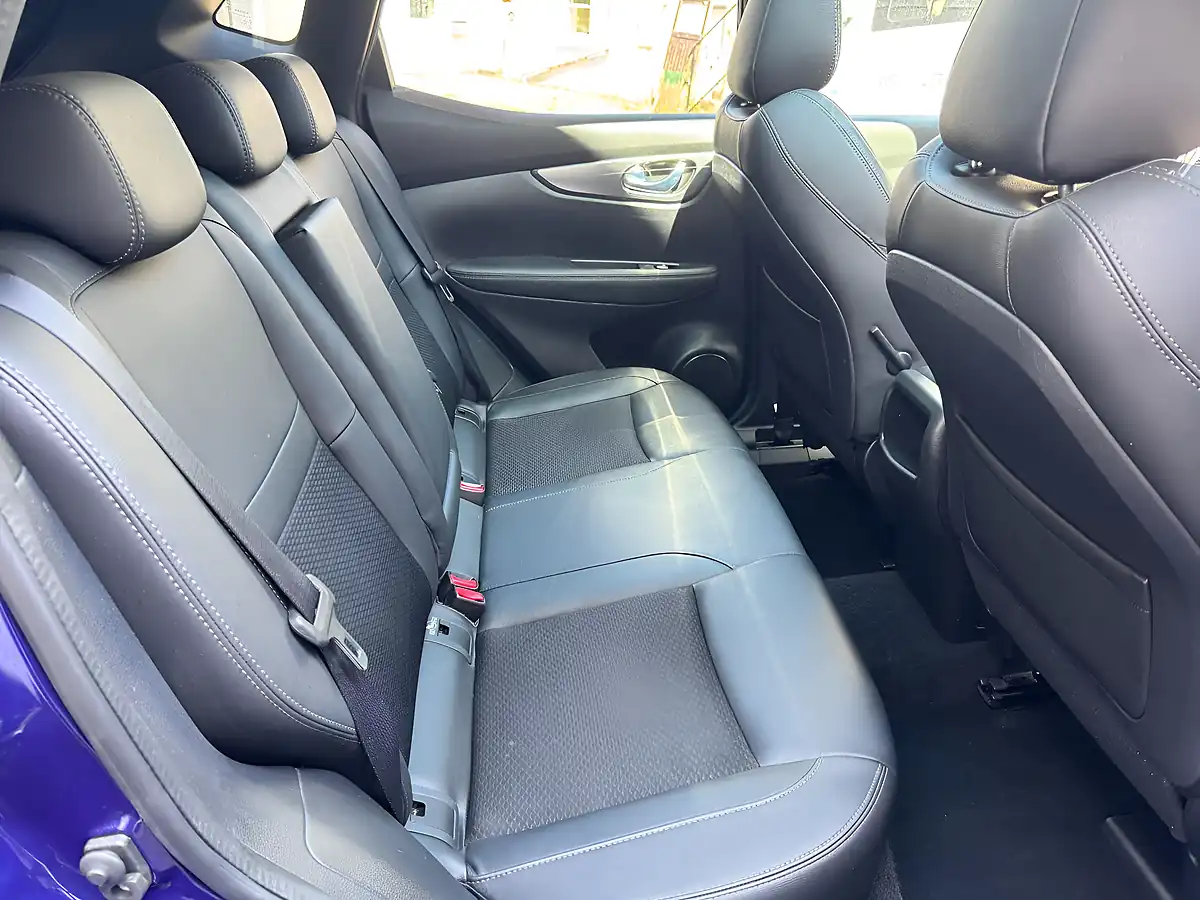 Used 2018 Nissan Qashqai Tekna Blue - Interior and Exterior details 10