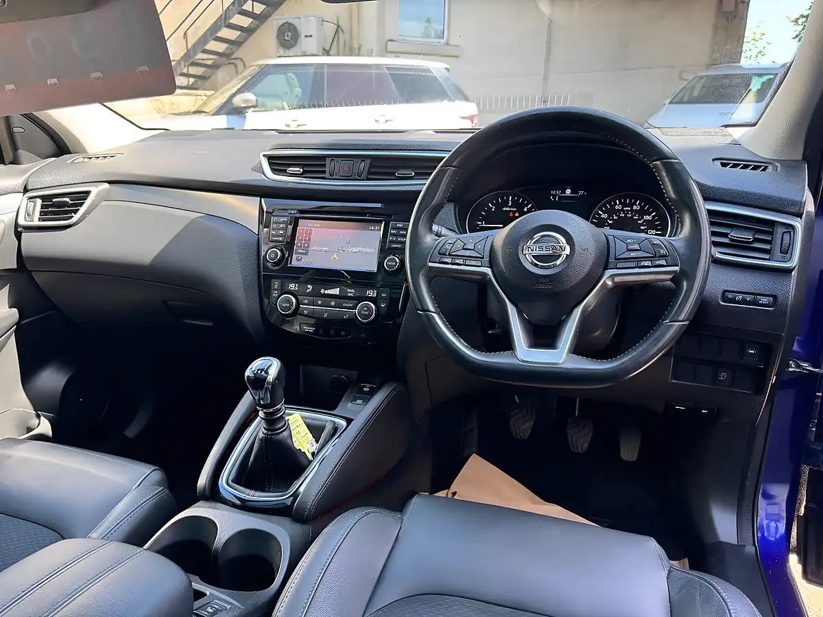 Used 2018 Nissan Qashqai Tekna Blue - Interior and Exterior details 12