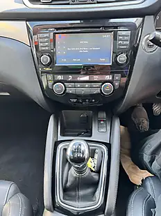 Used 2018 Nissan Qashqai Tekna Blue - Interior and Exterior details 13