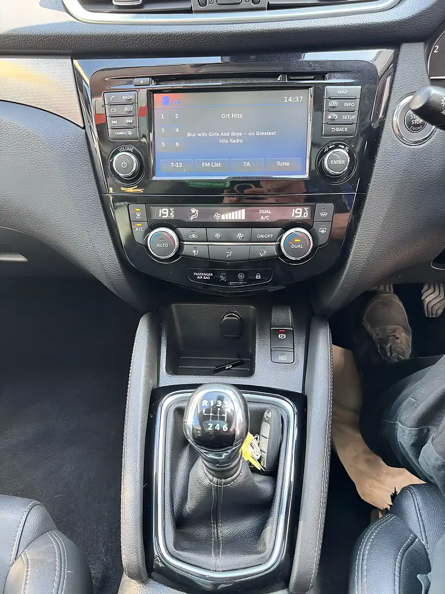 Used 2018 Nissan Qashqai Tekna Blue - Interior and Exterior details 13