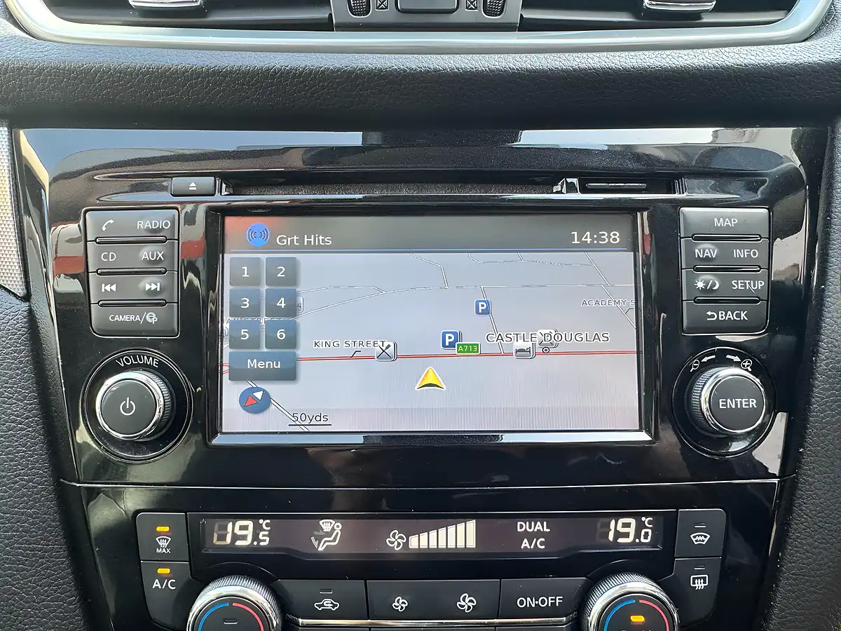 Used 2018 Nissan Qashqai Tekna Blue - Interior and Exterior details 14
