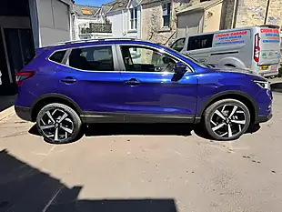 Used 2018 Nissan Qashqai Tekna Blue - Interior and Exterior details 3