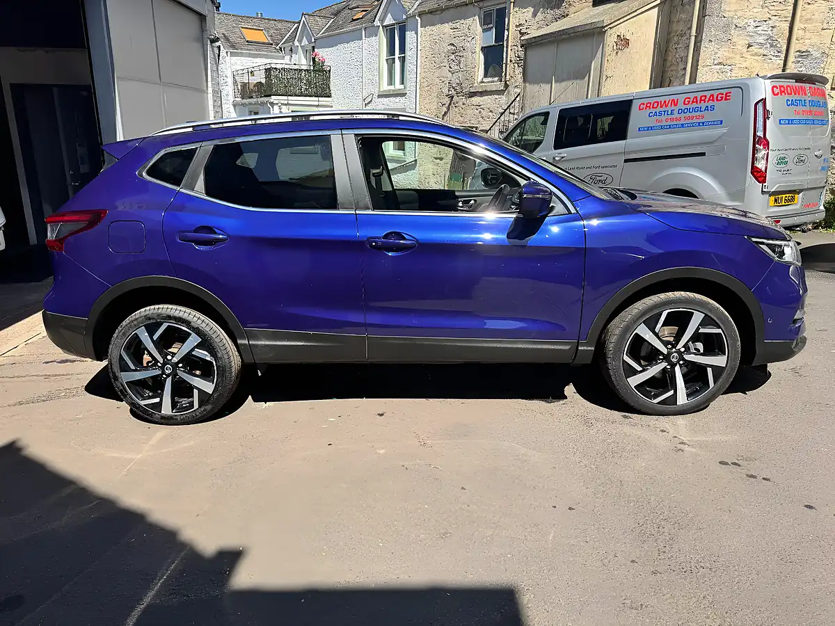 Used 2018 Nissan Qashqai Tekna Blue - Interior and Exterior details 3