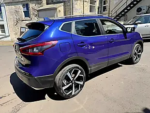 Used 2018 Nissan Qashqai Tekna Blue - Interior and Exterior details 4