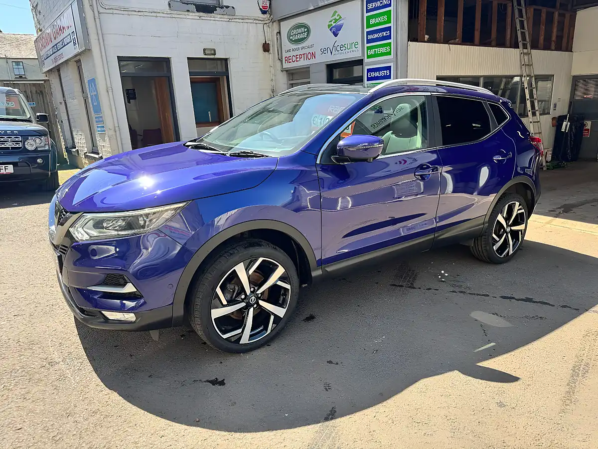 Used 2018 Nissan Qashqai Tekna Blue - Interior and Exterior details 8