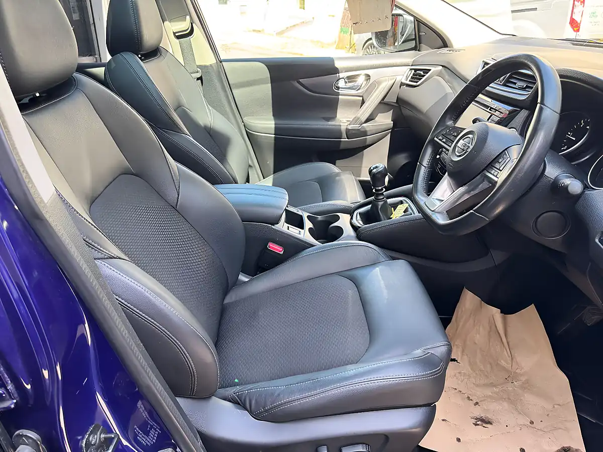 Used 2018 Nissan Qashqai Tekna Blue - Interior and Exterior details 9