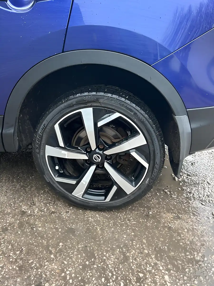 Used 2018 Nissan Qashqai Tekna Blue - Interior and Exterior details 11