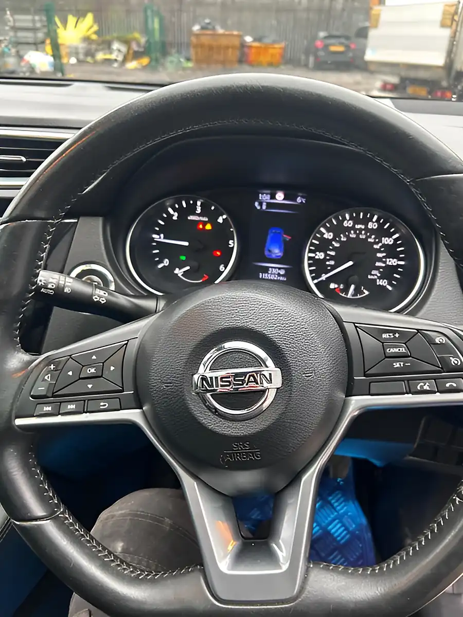 Used 2018 Nissan Qashqai Tekna Blue - Interior and Exterior details 12