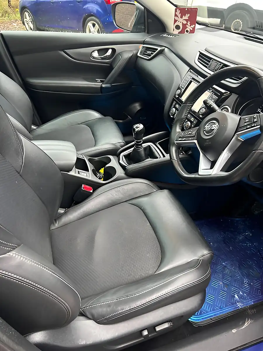 Used 2018 Nissan Qashqai Tekna Blue - Interior and Exterior details 14