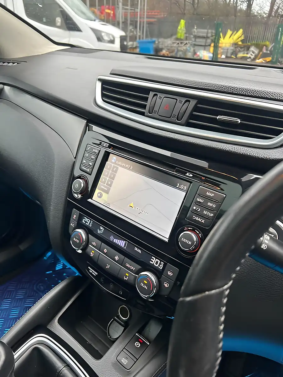 Used 2018 Nissan Qashqai Tekna Blue - Interior and Exterior details 16