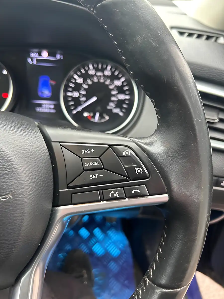 Used 2018 Nissan Qashqai Tekna Blue - Interior and Exterior details 18