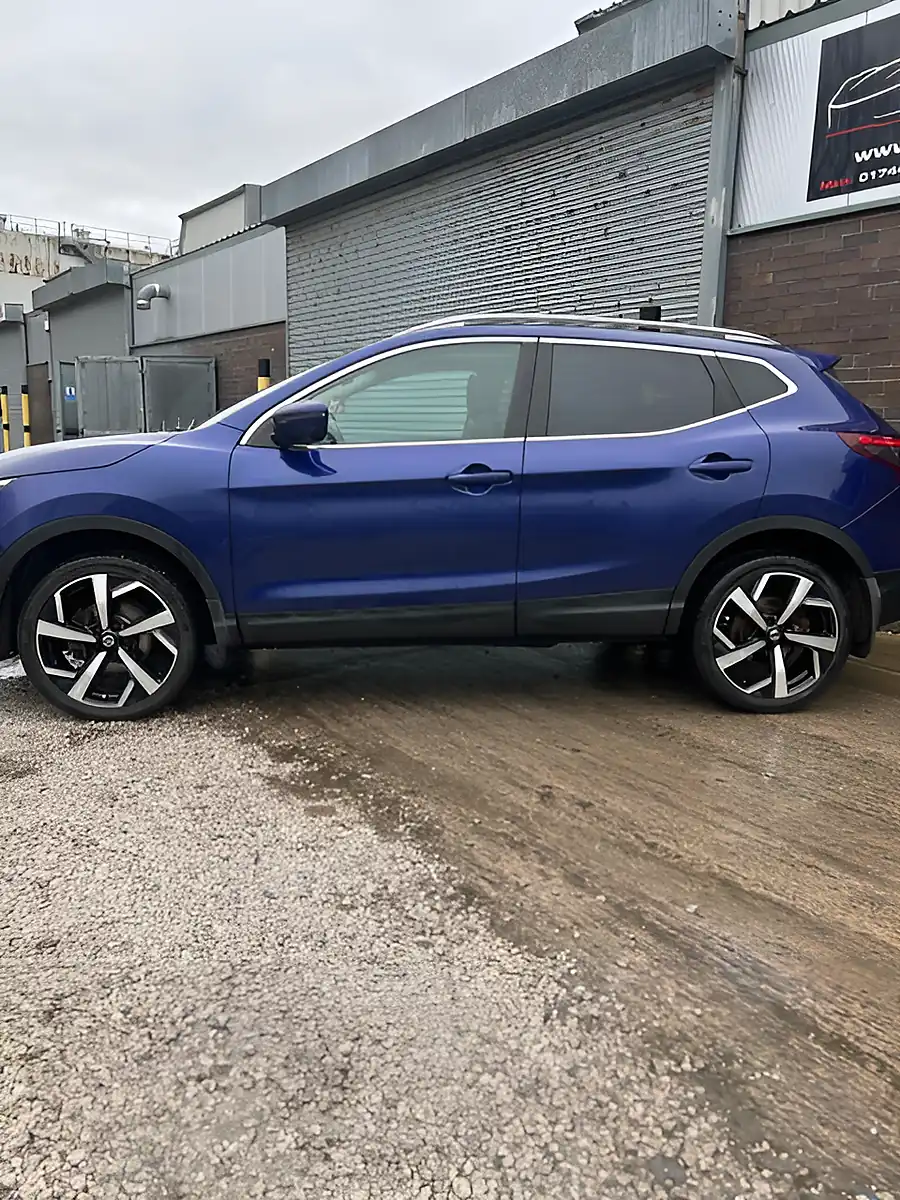 Used 2018 Nissan Qashqai Tekna Blue - Interior and Exterior details 3