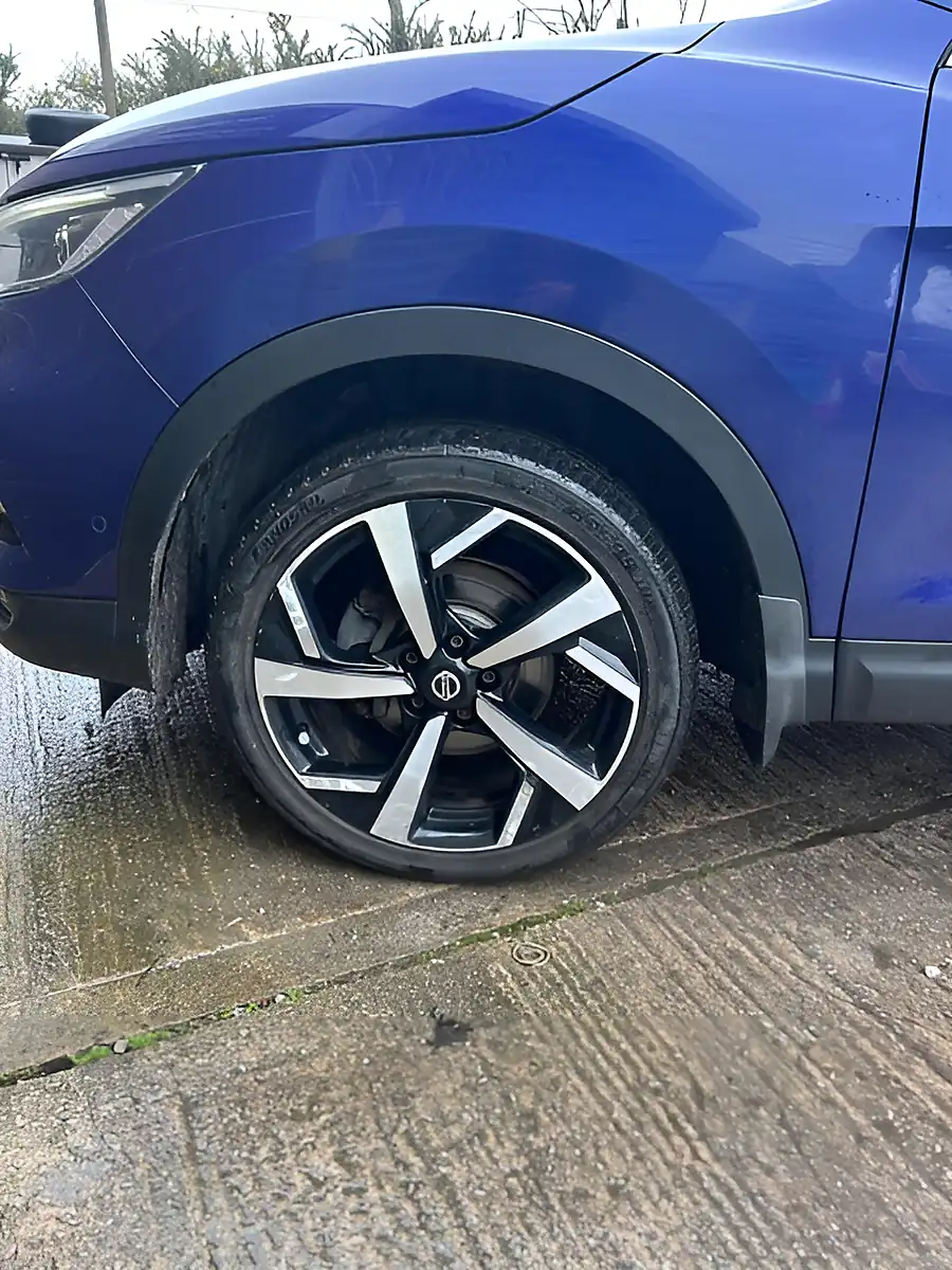 Used 2018 Nissan Qashqai Tekna Blue - Interior and Exterior details 9