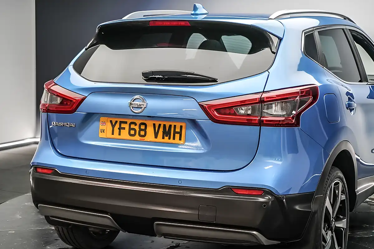 Used 2018 Nissan Qashqai Tekna+ Blue - Interior and Exterior details 12