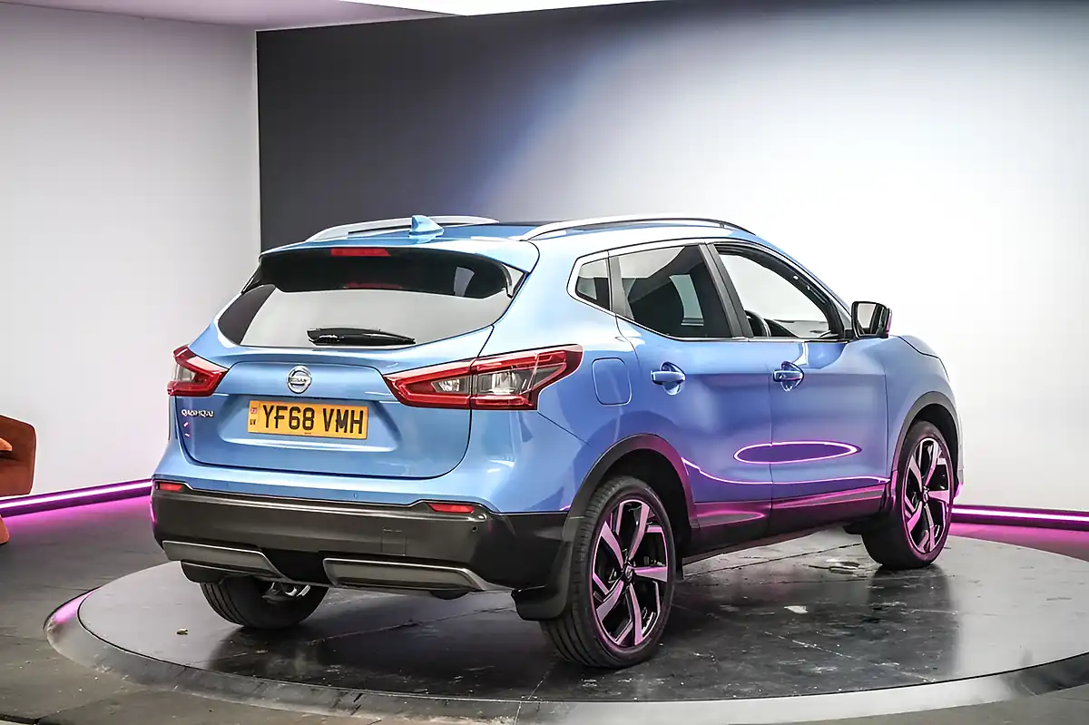 Used 2018 Nissan Qashqai Tekna+ Blue - Interior and Exterior details 13