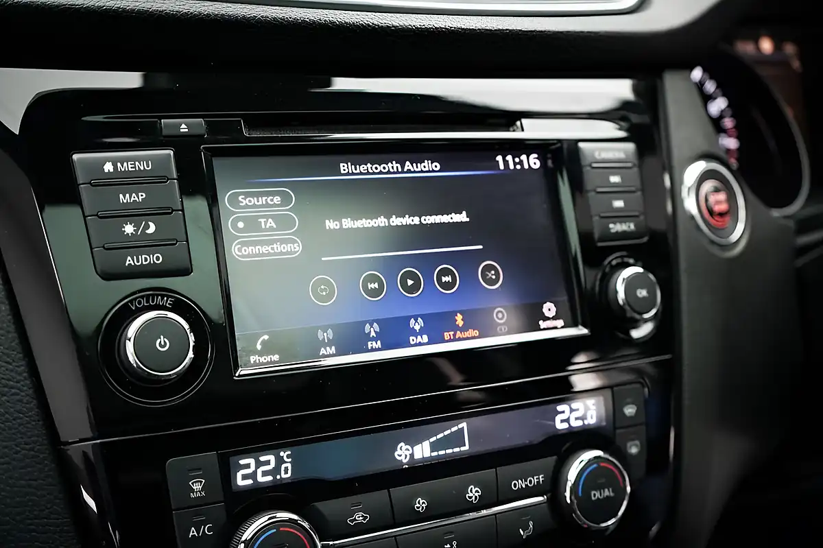 Used 2018 Nissan Qashqai Tekna+ Blue - Interior and Exterior details 18