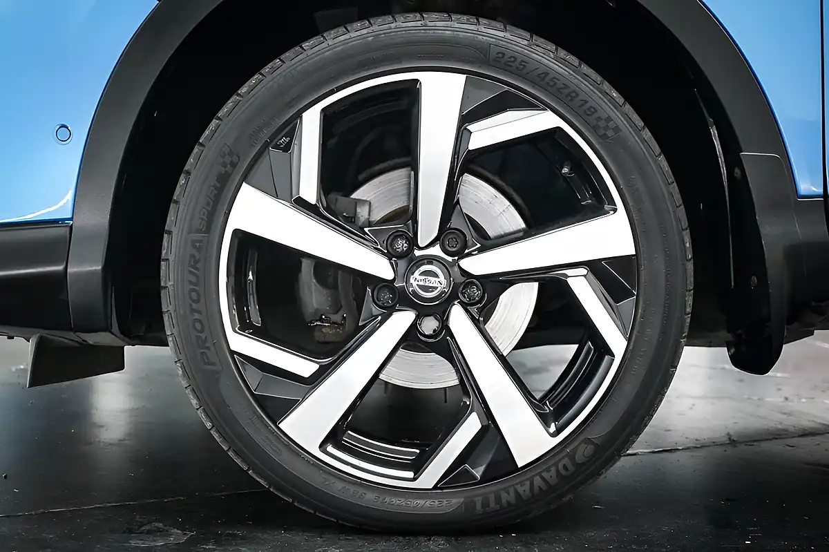 Used 2018 Nissan Qashqai Tekna+ Blue - Interior and Exterior details 19