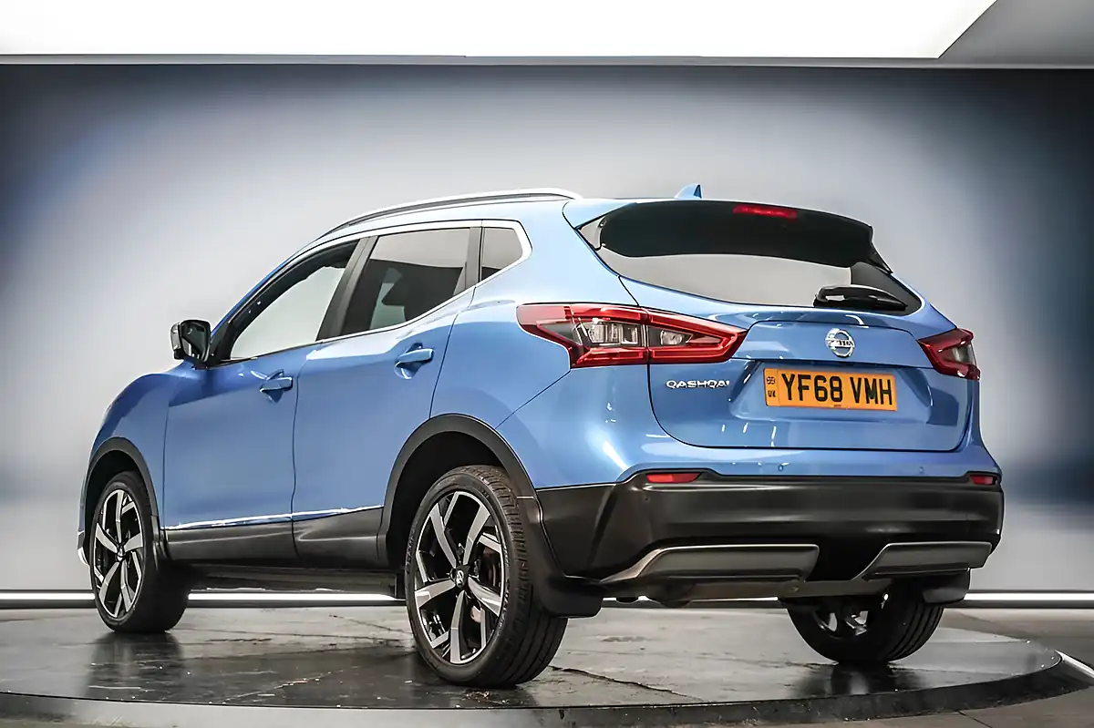 Used 2018 Nissan Qashqai Tekna+ Blue - Interior and Exterior details 7