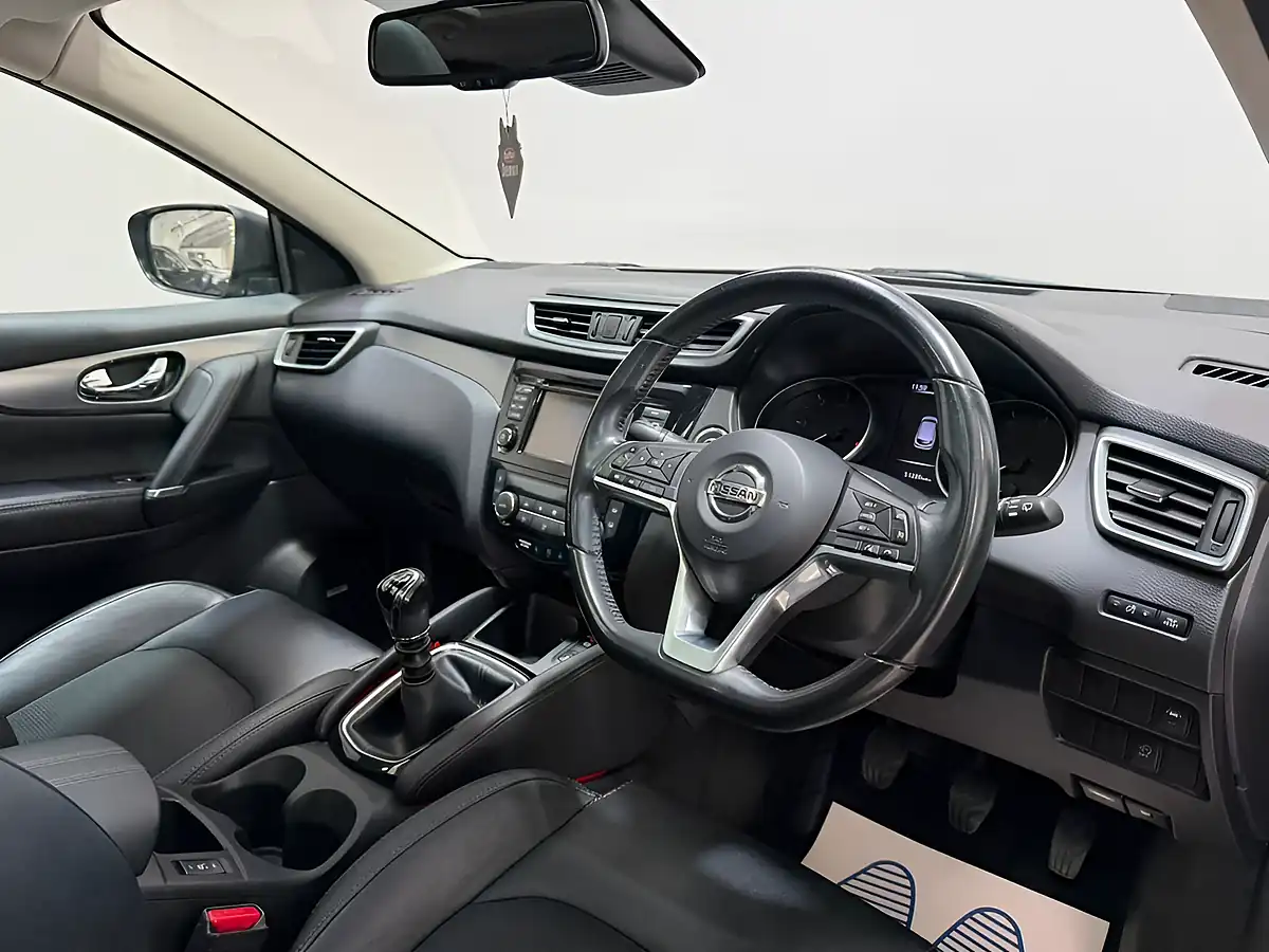 Used 2018 Nissan Qashqai Tekna Blue - Interior and Exterior details 11