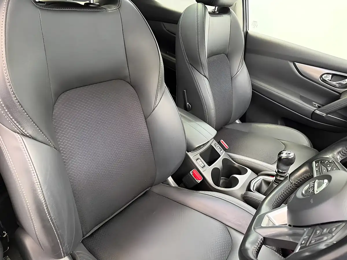 Used 2018 Nissan Qashqai Tekna Blue - Interior and Exterior details 12