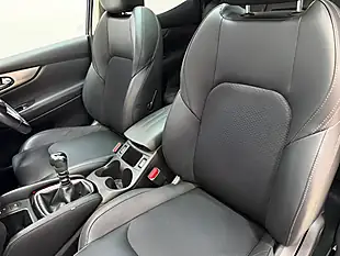 Used 2018 Nissan Qashqai Tekna Blue - Interior and Exterior details 14