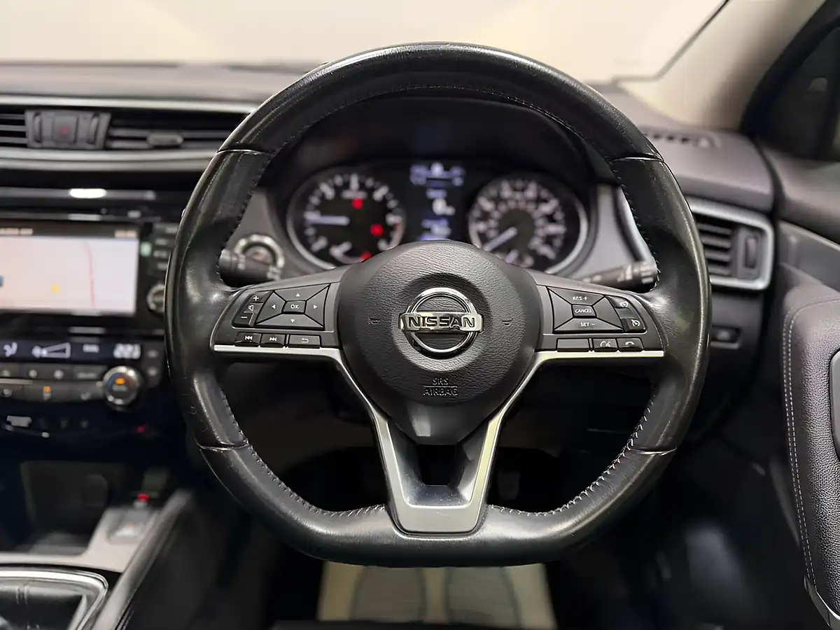 Used 2018 Nissan Qashqai Tekna Blue - Interior and Exterior details 15