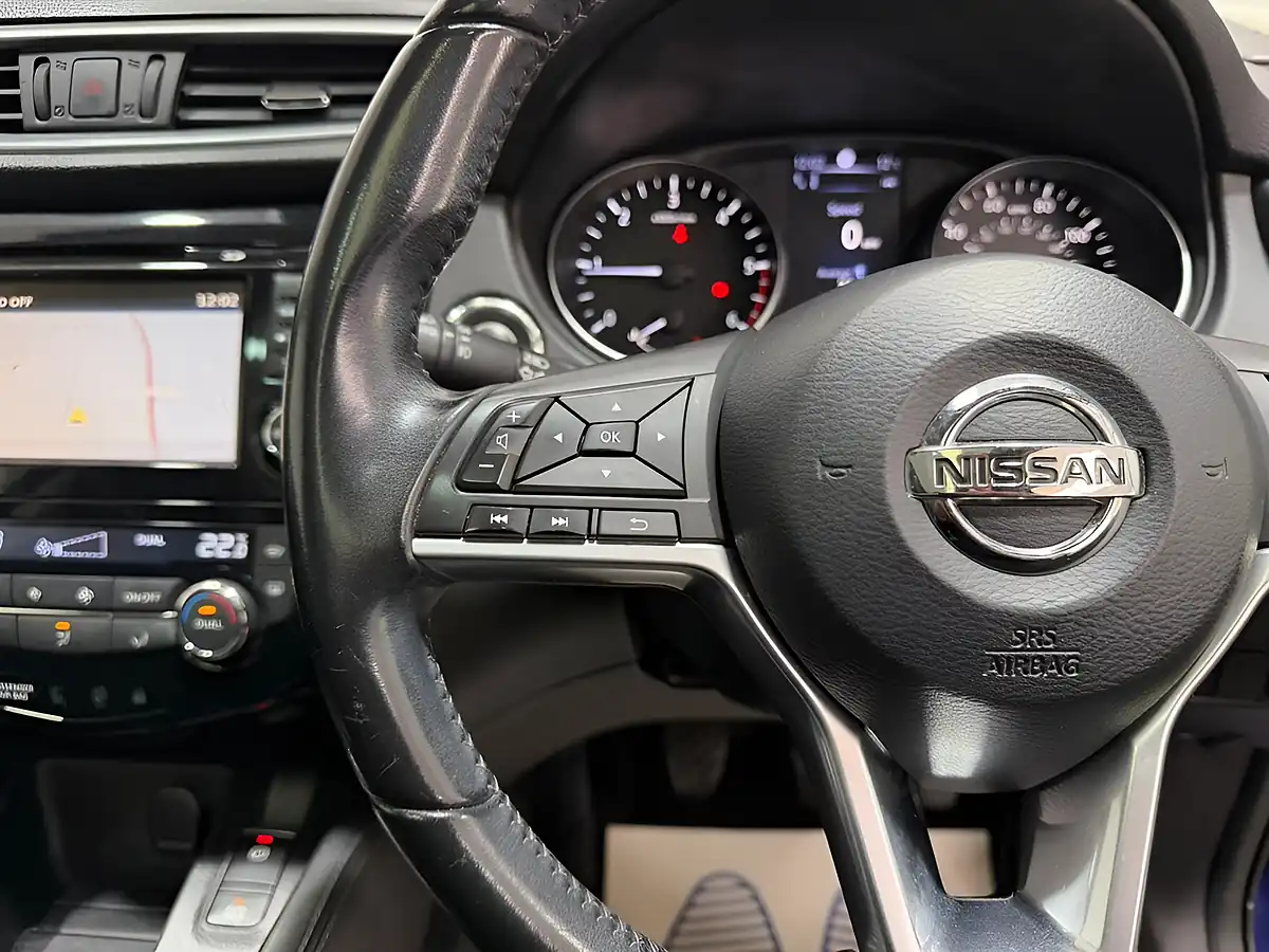 Used 2018 Nissan Qashqai Tekna Blue - Interior and Exterior details 17